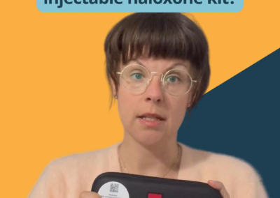How do I use an injectable naloxone kit?